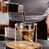 Doppelwandiges Totenkopf-Glas aus Borosilikat – stilvolles & hitzebeständiges Glas für Whiskey, Cocktails & mehr.