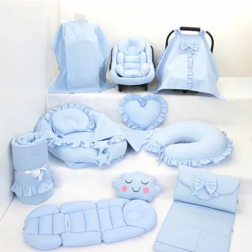 Baby-Komplettset in Hellblau – multifunktionales Set mit Babynest, Stillkissen, Wickelunterlage & Kinderwagenzubehör.