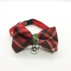 Rotes verstellbares Katzenhalsband mit kariertem Schleifenmotiv und Glöckchen