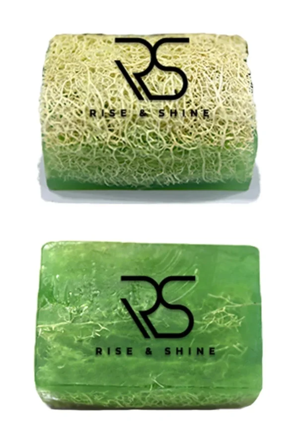 Handgemachte grüne Naturseife mit eingebetteter Kürbisfaser und "Rise & Shine"-Logo